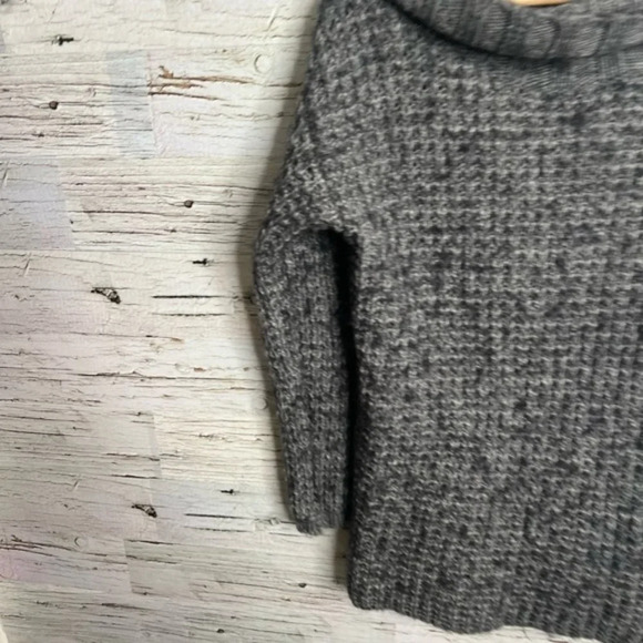 Guess gray sweater size small cowl neck knit - Picture 2 of 9